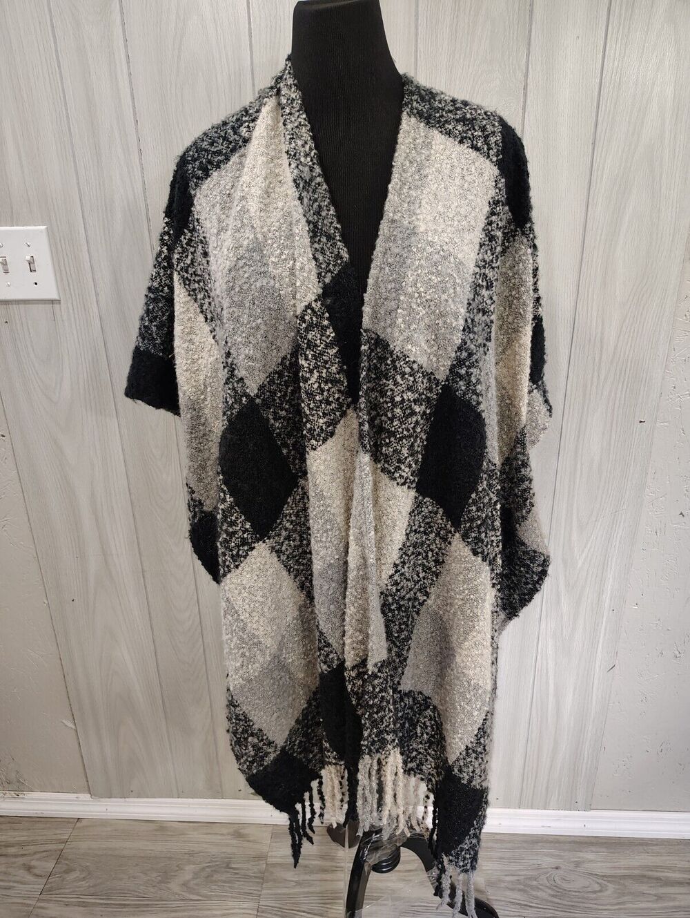 Woolrich Plaid Black Grey Cream Poncho Wrap Fringe Cozy Soft One Size